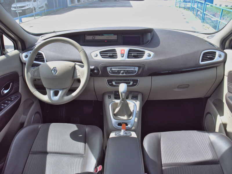 Renault Scenic 2.0DCi Automática 150cv Beige metalizado