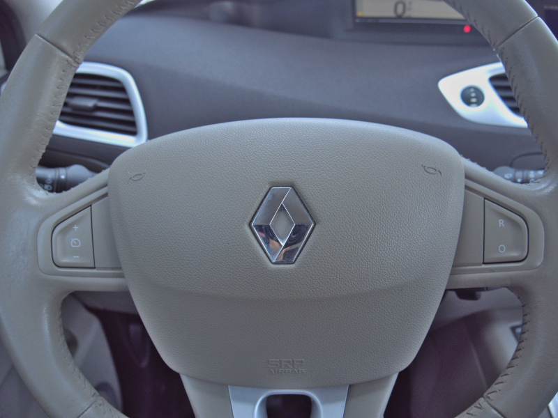 Renault Scenic 2.0DCi Automática 150cv Beige metalizado