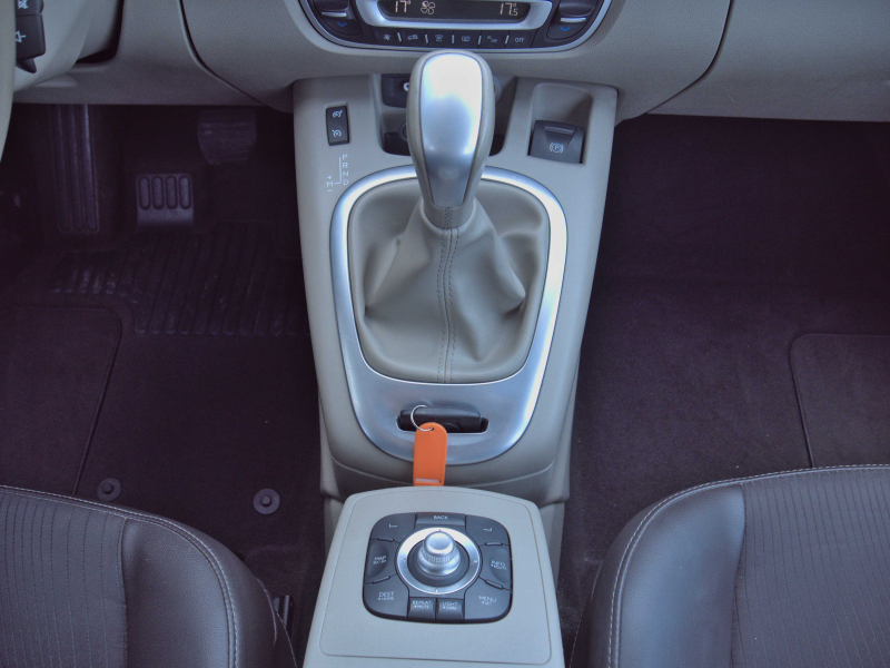 Renault Scenic 2.0DCi Automática 150cv Beige metalizado