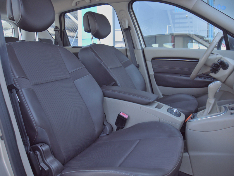 Renault Scenic 2.0DCi Automática 150cv Beige metalizado