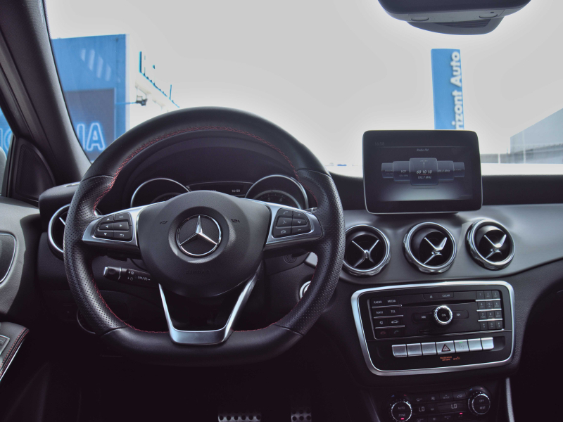 Mercedes-Benz GLA Auto + Levas 1.6i 122cv Gris metalizado