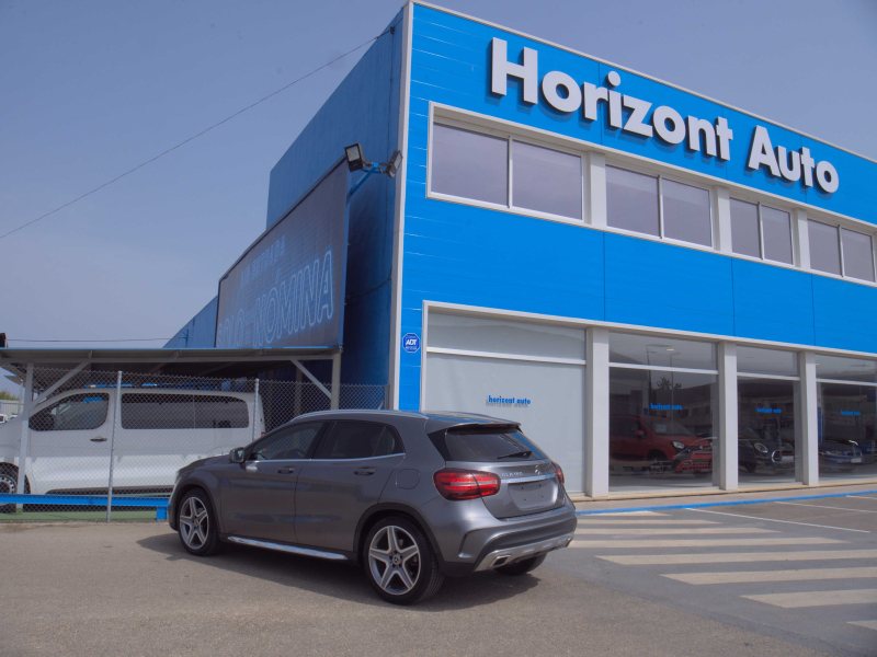 Mercedes-Benz GLA Auto + Levas 1.6i 122cv Gris metalizado