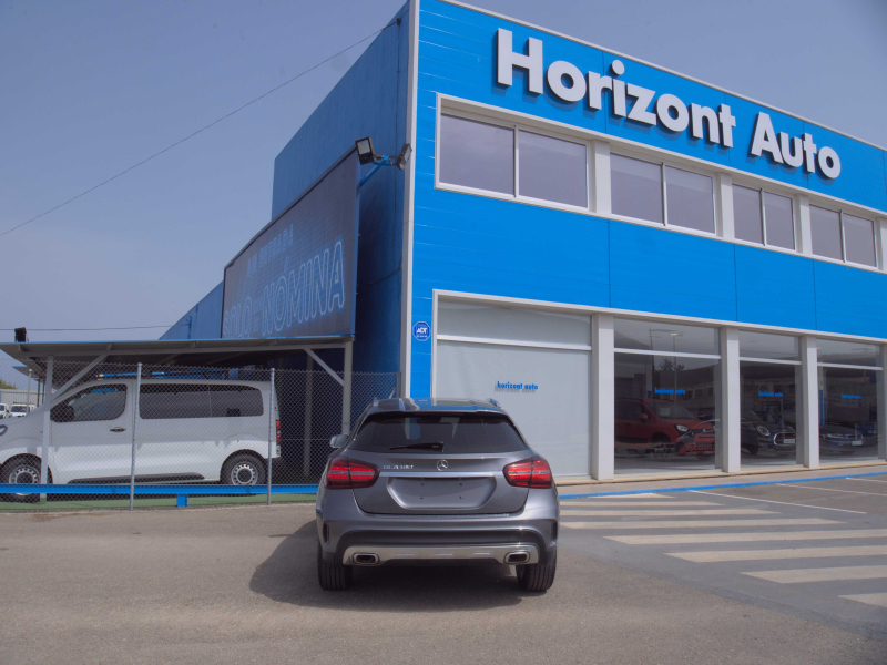 Mercedes-Benz GLA Auto + Levas 1.6i 122cv Gris metalizado