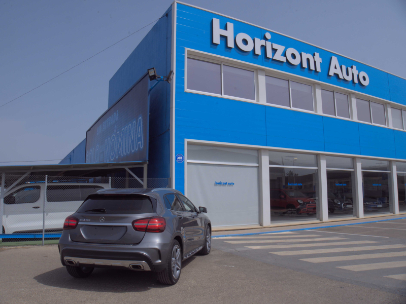 Mercedes-Benz GLA Auto + Levas 1.6i 122cv Gris metalizado