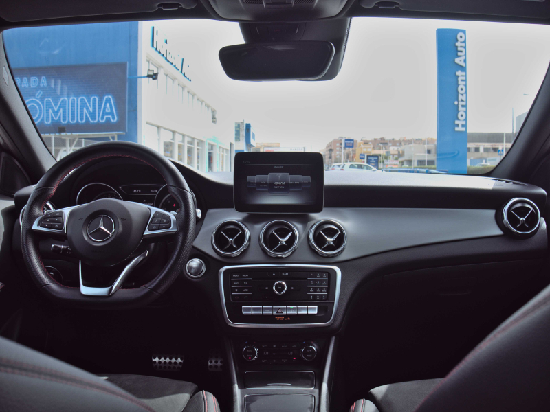 Mercedes-Benz GLA Auto + Levas 1.6i 122cv Gris metalizado