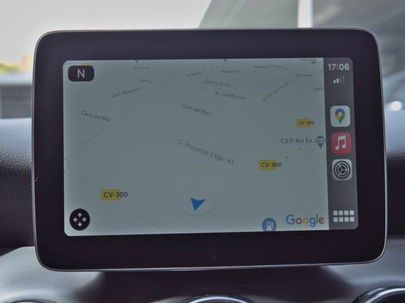 Mercedes-Benz GLA Auto + Levas 1.6i 122cv Gris metalizado