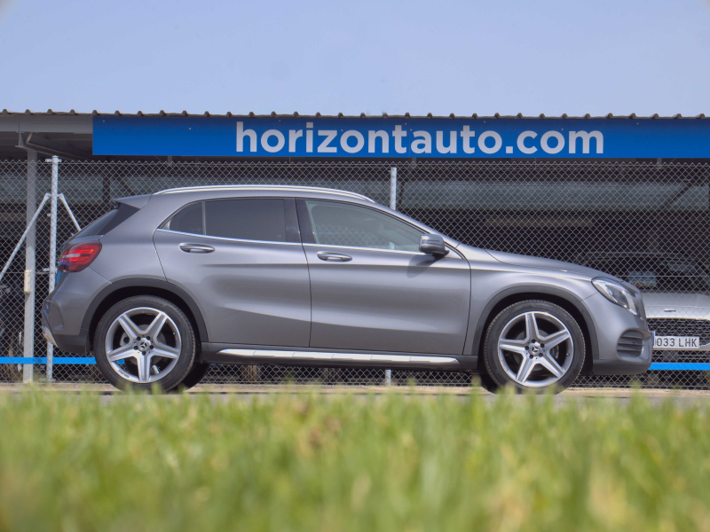 Mercedes-Benz GLA Auto + Levas 1.6i 122cv Gris metalizado