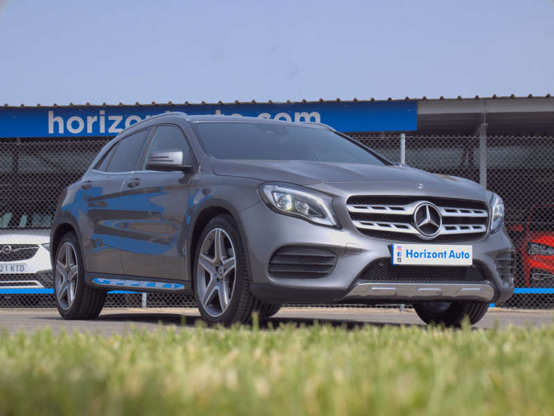Mercedes-Benz GLA Auto + Levas 1.6i 122cv Gris metalizado