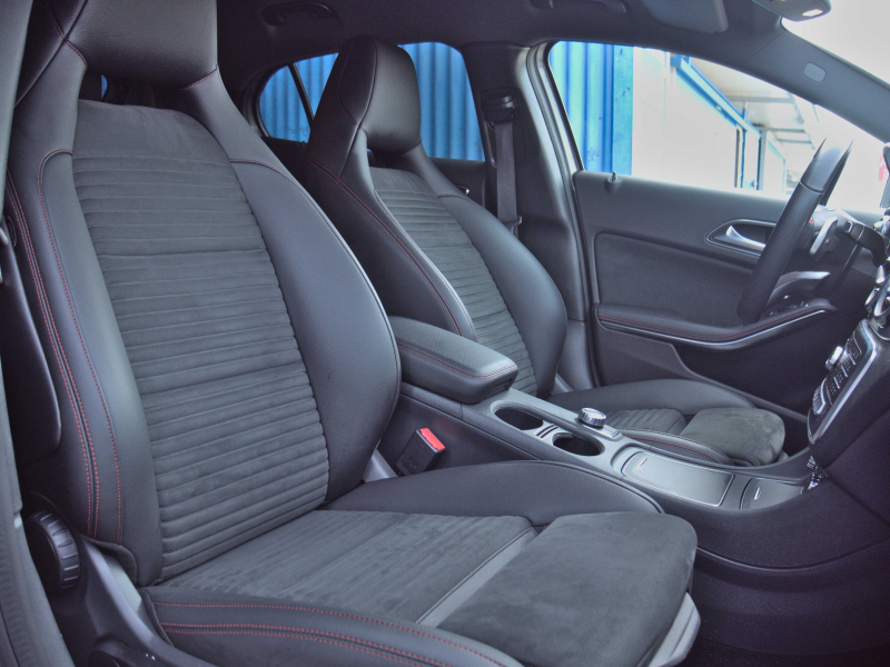 Mercedes-Benz GLA Auto + Levas 1.6i 122cv Gris metalizado