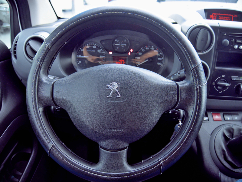Peugeot Partner 1.6i  98cv Gris