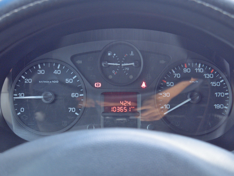 Peugeot Partner 1.6i  98cv Gris