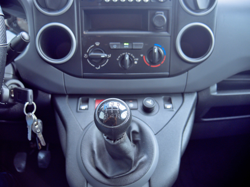 Peugeot Partner 1.6i  98cv Gris