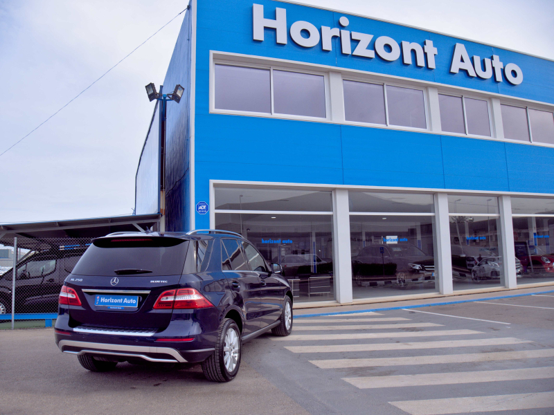 Mercedes-Benz ML 250 Bluetec Diesel 2.2D  204cv Azul metalizado