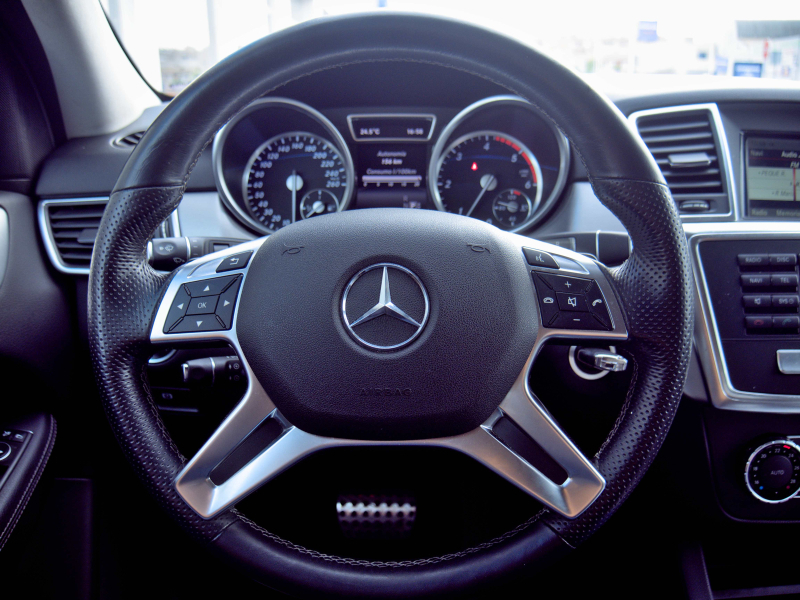 Mercedes-Benz ML 250 Bluetec Diesel 2.2D  204cv Azul metalizado
