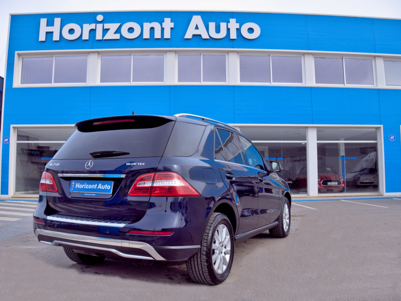 Mercedes-Benz ML 250 Bluetec Diesel 2.2D  204cv Azul metalizado