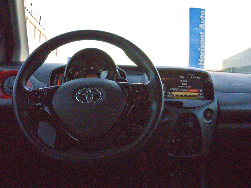 Toyota Aygo 1.0i Xplay 72cv Rojo