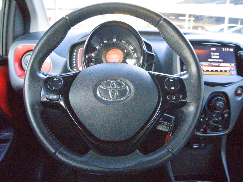 Toyota Aygo 1.0i Xplay 72cv Rojo