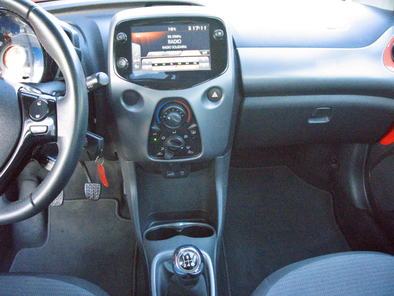 Toyota Aygo 1.0i Xplay 72cv Rojo
