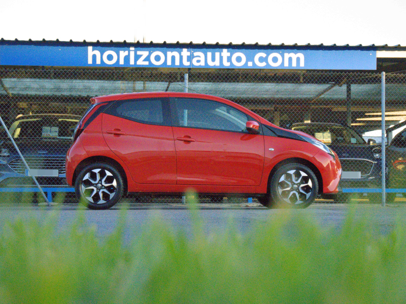 Toyota Aygo 1.0i Xplay 72cv Rojo
