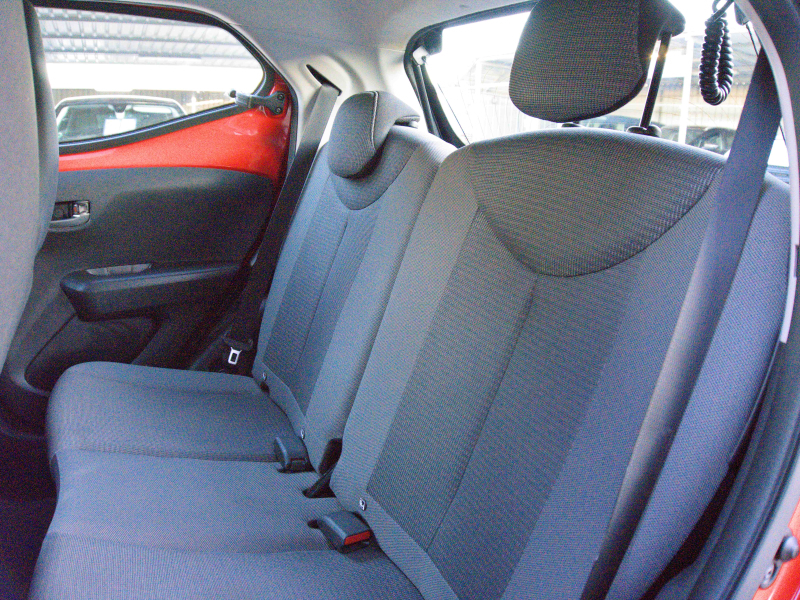 Toyota Aygo 1.0i Xplay 72cv Rojo