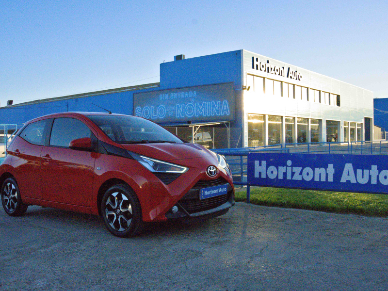 Toyota Aygo 1.0i Xplay 72cv Rojo