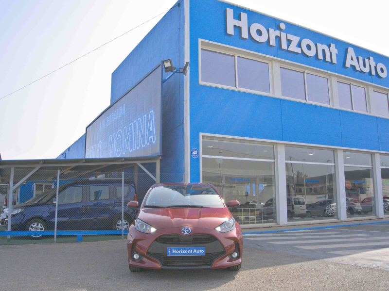 Toyota Yaris Active Tech 1.5 120H eCVT Híbrido  120cv Granate