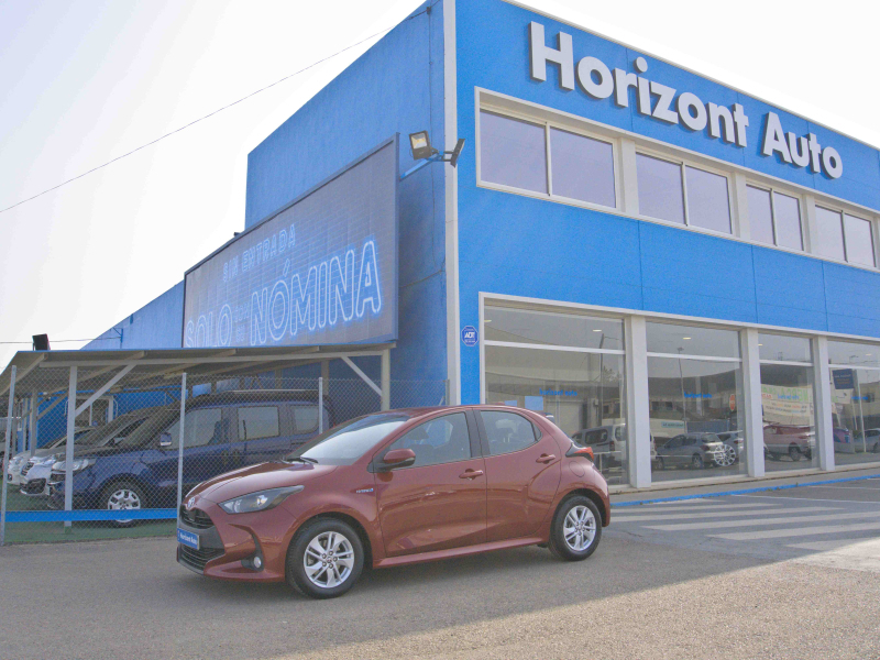 Toyota Yaris Active Tech 1.5 120H eCVT Híbrido  120cv Granate