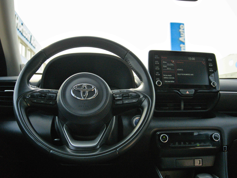 Toyota Yaris Active Tech 1.5 120H eCVT Híbrido  120cv Granate