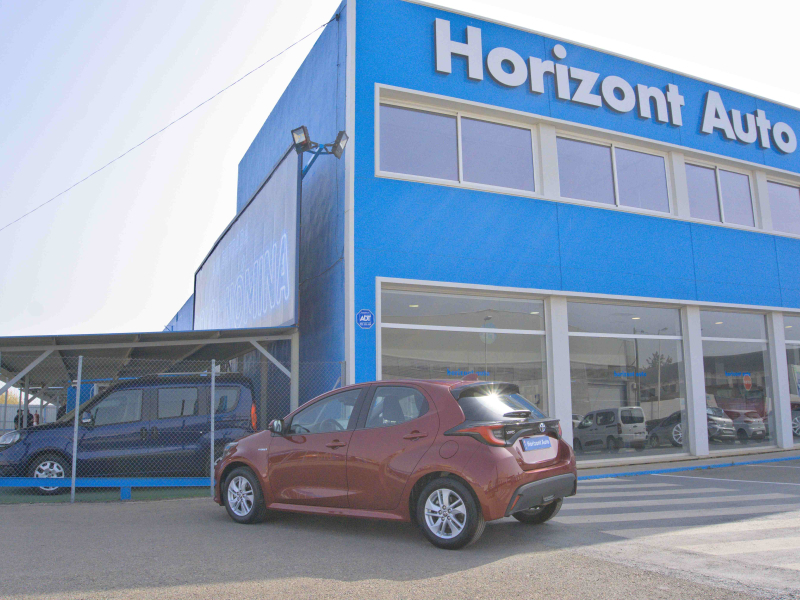 Toyota Yaris Active Tech 1.5 120H eCVT Híbrido  120cv Granate