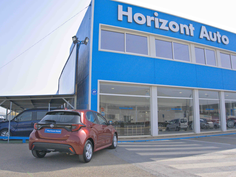Toyota Yaris Active Tech 1.5 120H eCVT Híbrido  120cv Granate