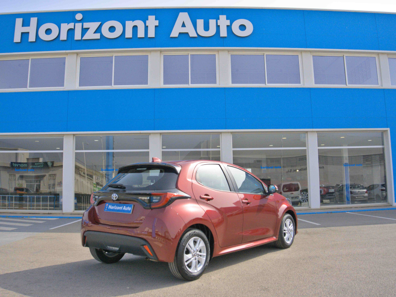 Toyota Yaris Active Tech 1.5 120H eCVT Híbrido  120cv Granate