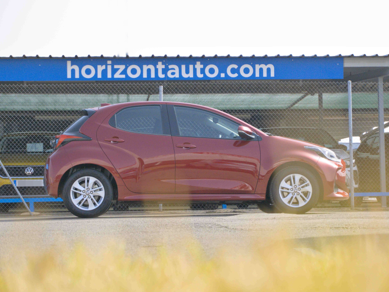 Toyota Yaris Active Tech 1.5 120H eCVT Híbrido  120cv Granate