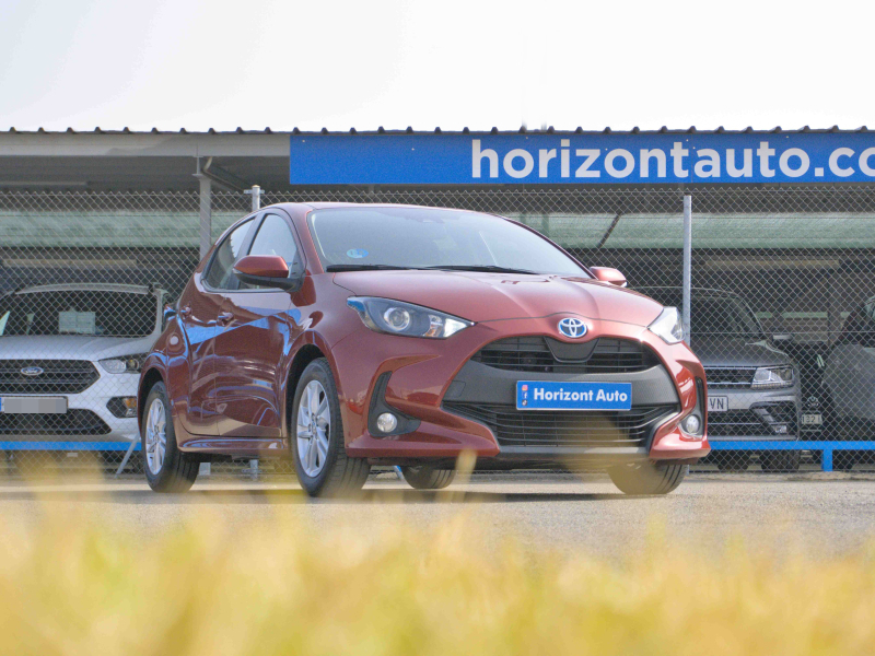 Toyota Yaris Active Tech 1.5 120H eCVT Híbrido  120cv Granate