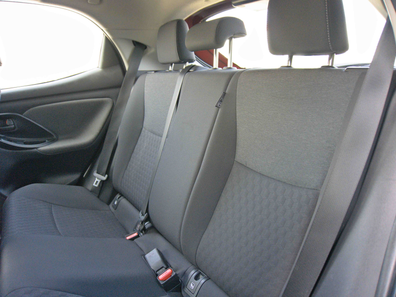 Toyota Yaris Active Tech 1.5 120H eCVT Híbrido  120cv Granate