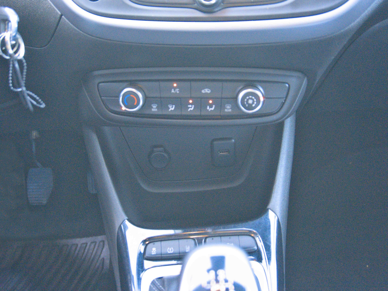 Opel Crossland 1.5D 110cv Negro