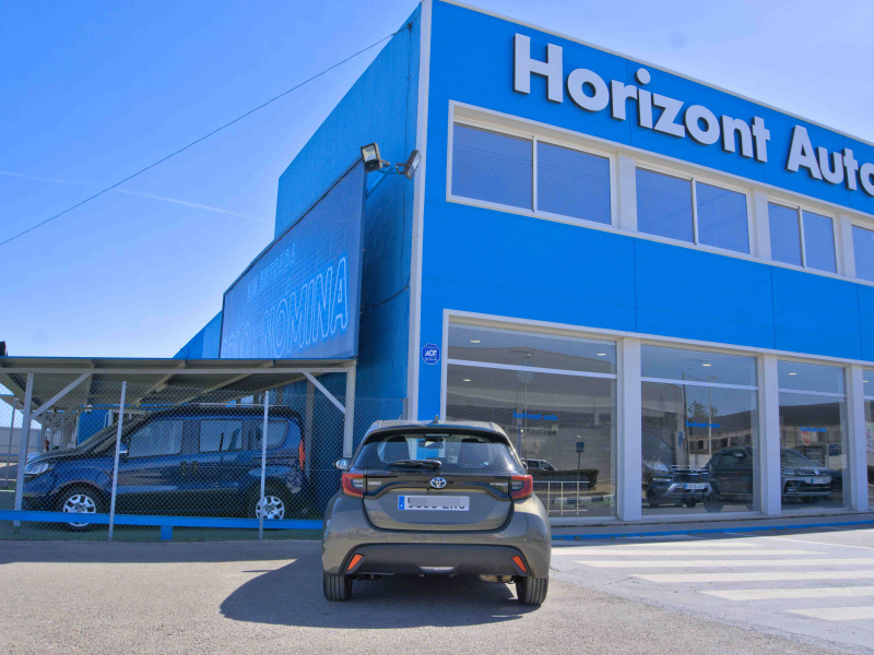 Toyota Yaris Active Tech 1.5 120H eCVT Híbrido Auto  120cv Gris