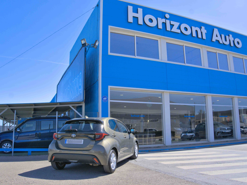 Toyota Yaris Active Tech 1.5 120H eCVT Híbrido Auto  120cv Gris