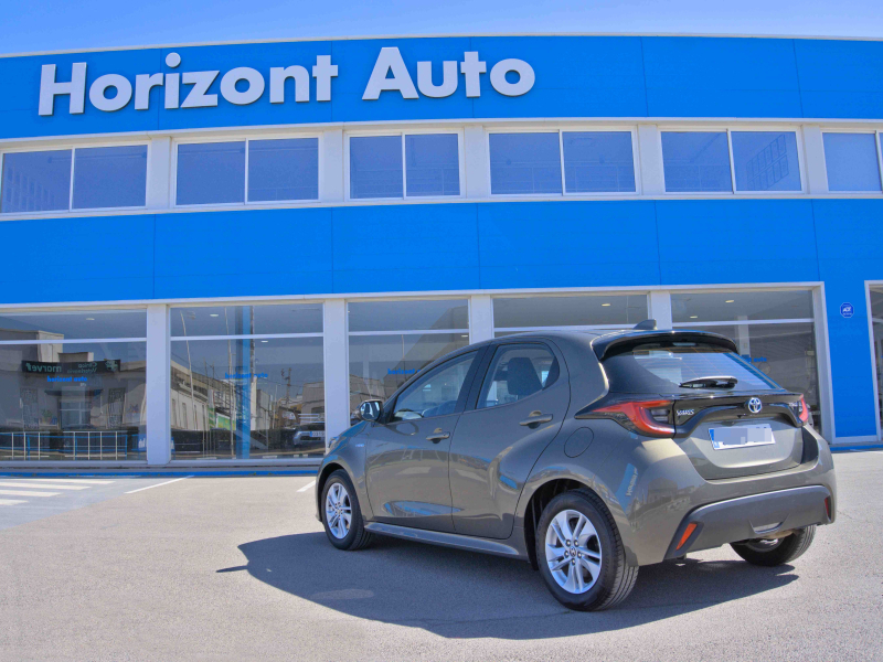 Toyota Yaris Active Tech 1.5 120H eCVT Híbrido Auto  120cv Gris