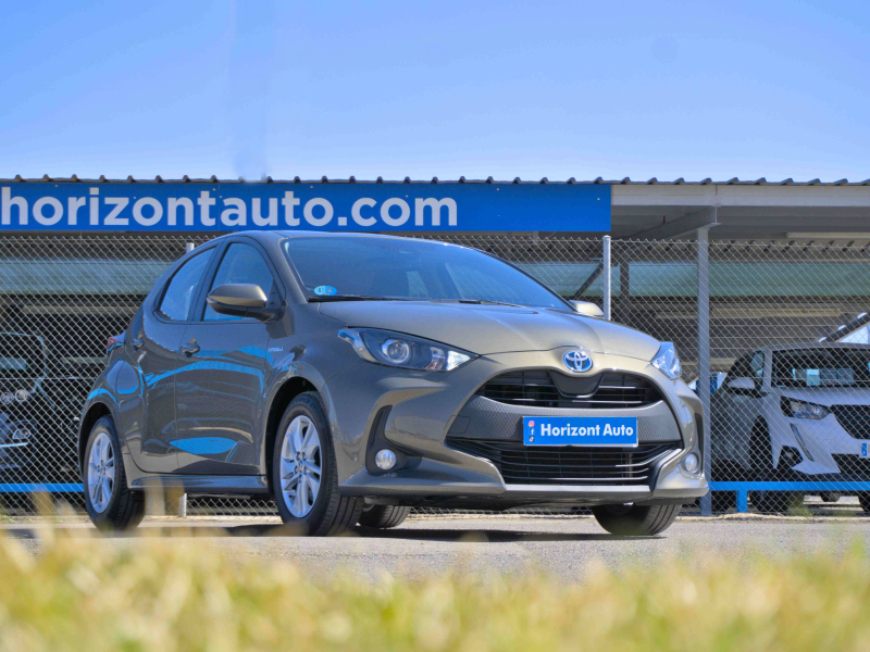 Toyota Yaris Active Tech 1.5 120H eCVT Híbrido Auto  120cv Gris
