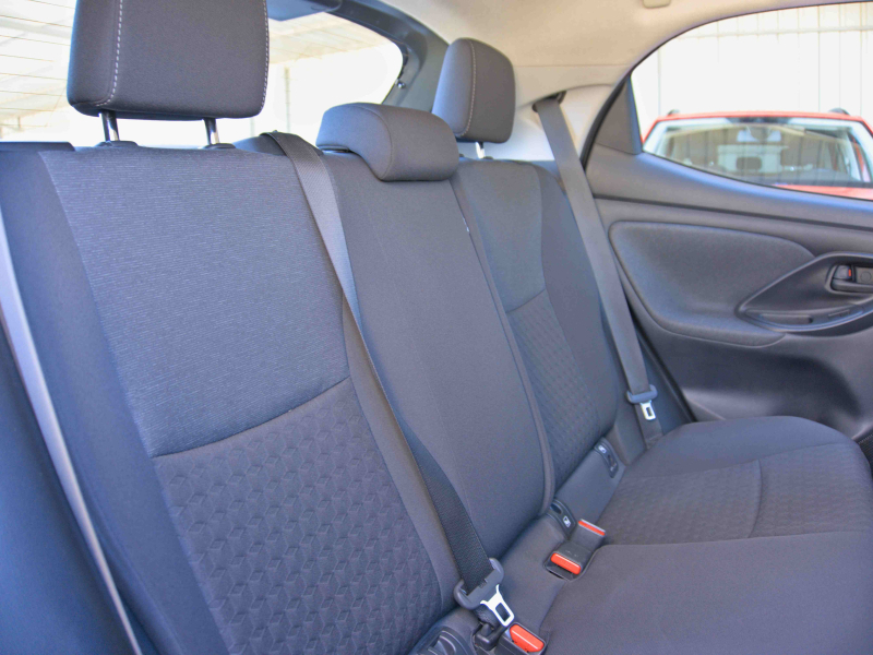 Toyota Yaris Active Tech 1.5 120H eCVT Híbrido Auto  120cv Gris