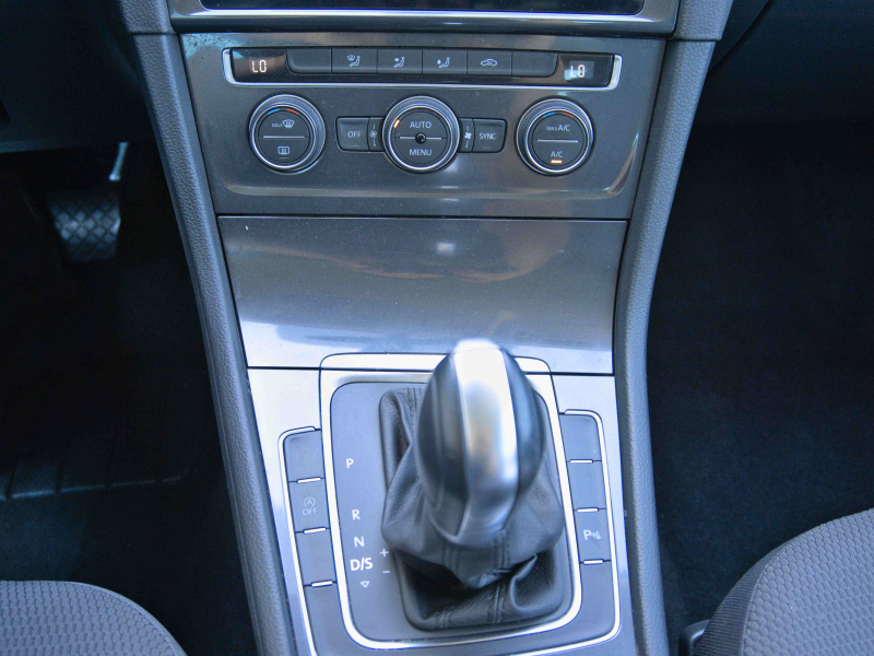 Volkswagen Golf Advance 1.6TDi DSG 115cv Gris