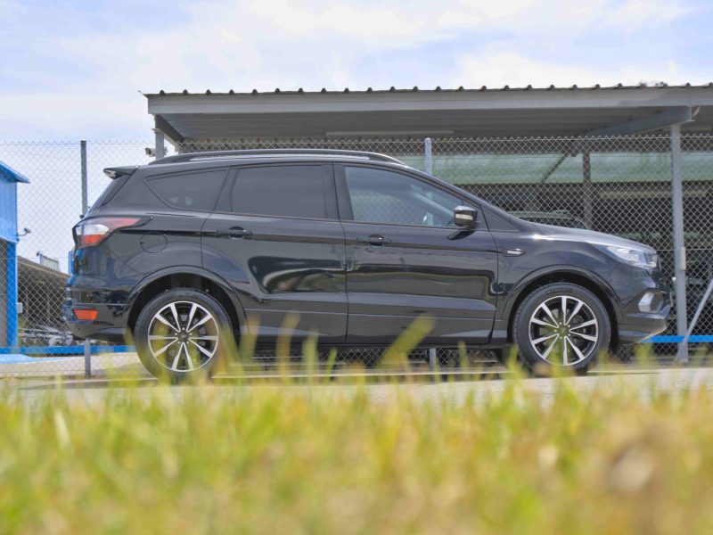 Ford Kuga 4X2 2.0TDCi STLine  150cv Negro