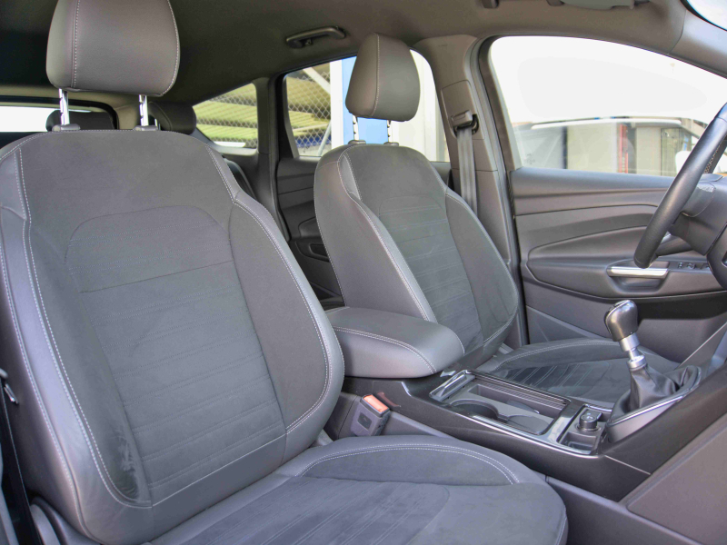 Ford Kuga 4X2 2.0TDCi STLine  150cv Negro