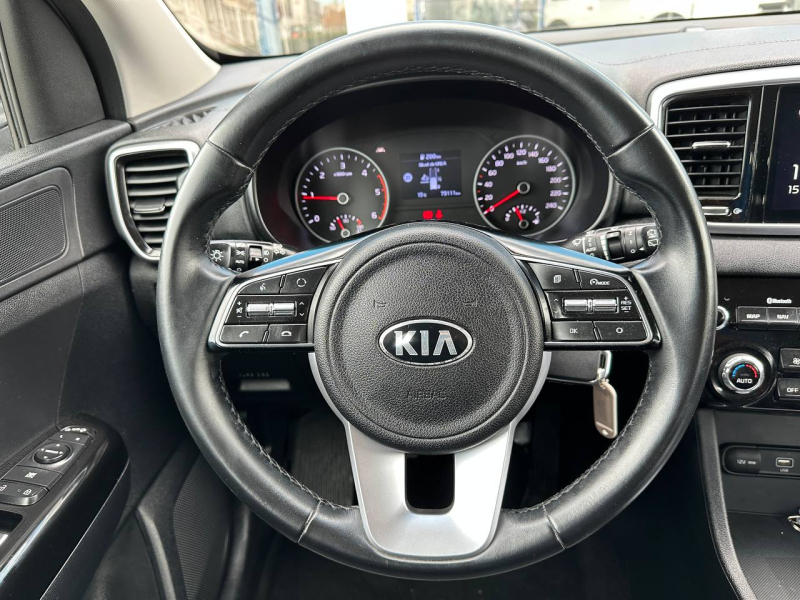 KIA Sportage Drive MHibrido 136cv Plata