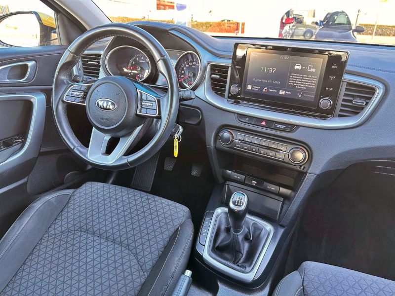 KIA XCeed 1000cc 120cv Amarillo