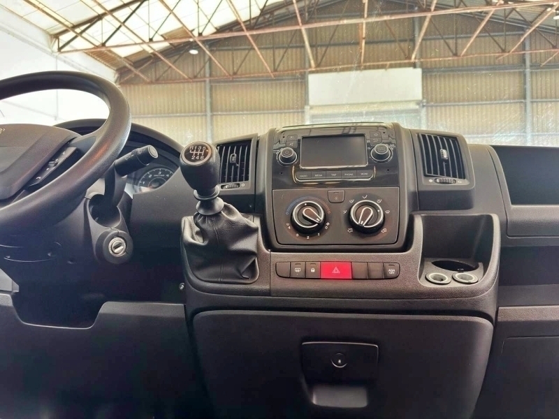 Peugeot Boxer 2.2BHDi 140cv Blanco