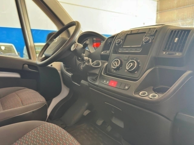Peugeot Boxer 2.2BHDi 140cv Blanco
