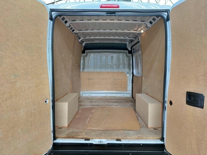 Peugeot Boxer 2.2BHDi 140cv Blanco