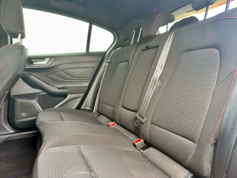 Ford Focus ST Line 125cv Negro metalizado