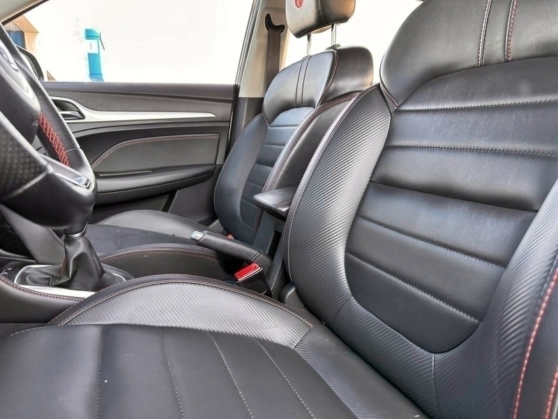 MG ZS Luxury 106cv Negro